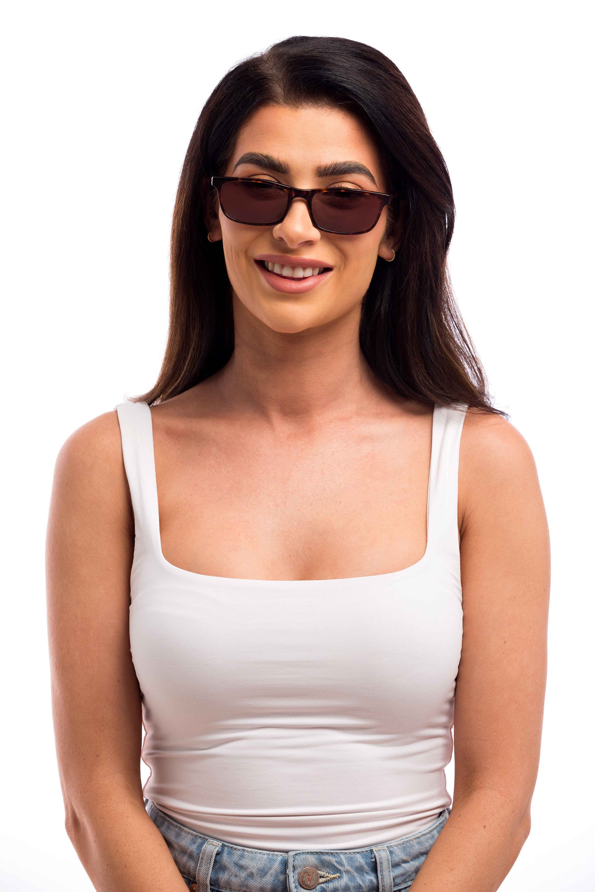 Woman Wearing Tortoise Shell Sunglasses (Brown)
